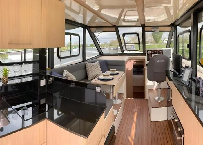 Thea - Magic Point Hotel na wodzie *